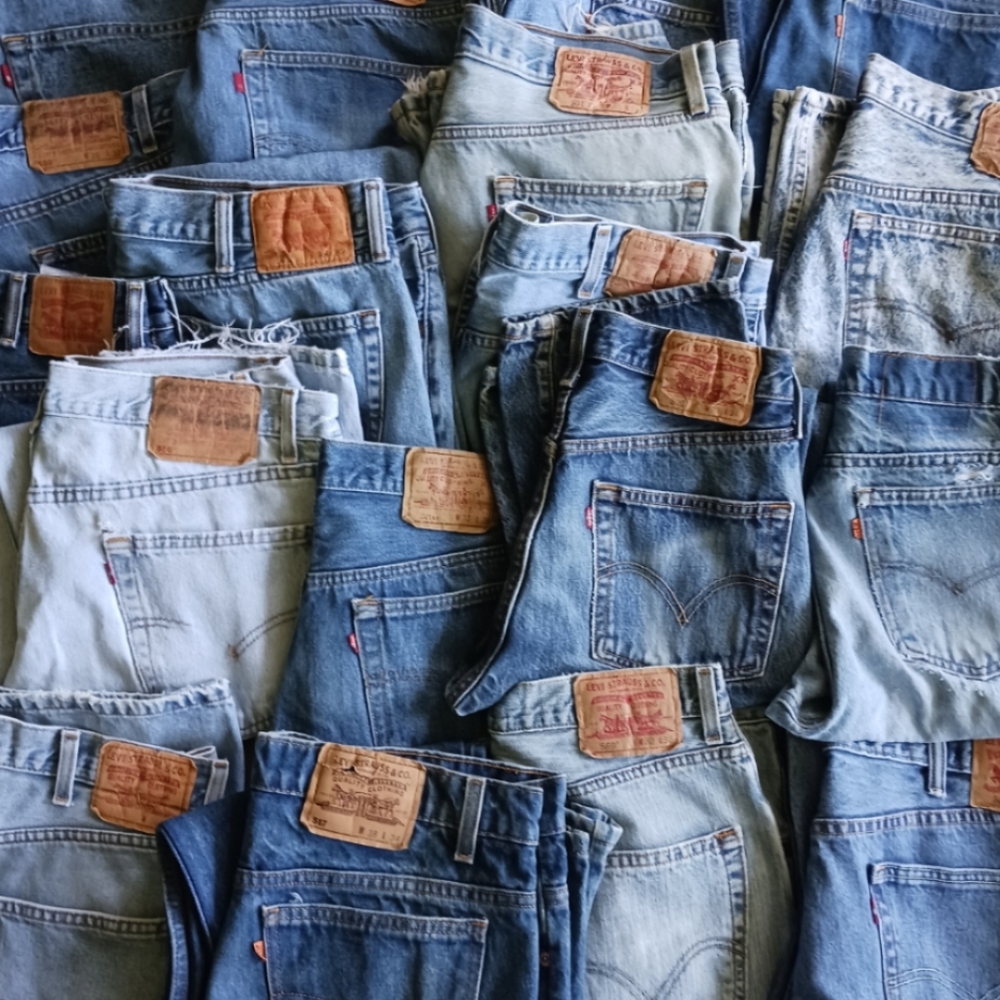 Various Vintage Levi Jeans & shorts in all sizes and styles 501s 550s 517s 505s